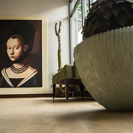 Turm 4* Frankfurt nad Menem