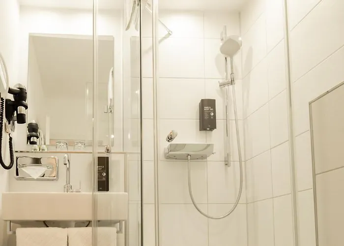 Turm 4* Frankfurt nad Menem